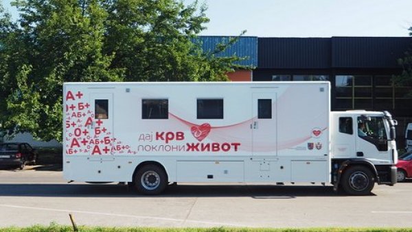ДАЈТЕ КРВ, СПАСИТЕ НЕКОМ ЖИВОТ: Акције Завода за трансфузију крви Војводине на терену широм Војводине