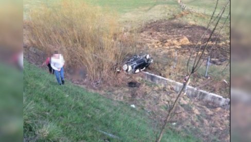 BMV SE PREVRTAO I ZAVRŠIO U KANALU: Detalji udesa kod Sarajeva, neprilagođena brzina odnela tri života! (FOTO)