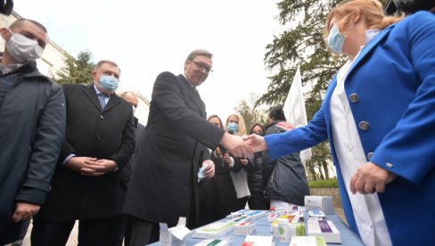 VUČIĆ SAOPŠTIO SJAJNU VEST: Upravo smo prešli broj od tri miliona vakcinisanih građana VUČIĆ SAOPŠTIO SJAJNU VEST: Upravo smo prešli broj od tri miliona vakcinisanih građana