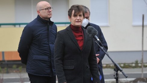 BRNABIĆ URUČILA KLJUČEVE STANOVA ZA PRIPADNIKE SNAGA VEZBEDNOSTI: Srbija pokazuje zahvalnost i brigu o građanima