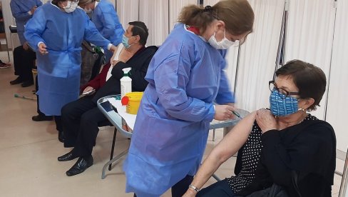 VAKCINISANI MANJE STREPE: U Modriči u toku davanje druge doze, epidemiološka situacija se stabilizuje (FOTO)