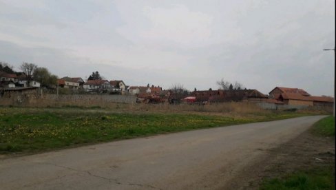 TEZGE UZ KANAL I ŠTALE? Žitelji Surčina nezadovoljni izborom lokacije za pijacu (FOTO)