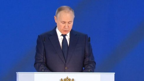 ПУТИН СЕ ОБРАТИО ФЕДЕРАЛНОЈ СКУПШТИНИ: Сви присутни морали три пута да ураде ПЦР тест како би чули важан говор председника (ВИДЕО)