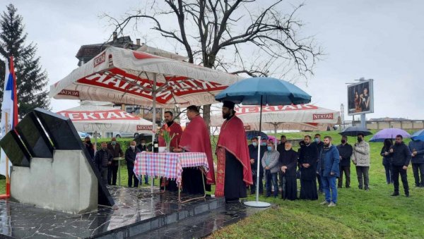 ОСВЕШТАНО СПОМЕН-ОБЕЛЕЖЈЕ: Помен и почаст жртвама и браниоцима Укрине и Дервенте