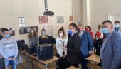 ДУАЛНЕ СТУДИЈЕ ОД ОКТОБРА: Ружић у посети образовним установама у Лесковцу
