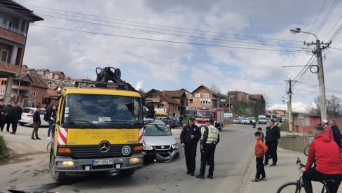 SAOBRAĆAJNA NESREĆA U NOVOM PAZARU: Devojčicu (10) udario auto dok je hodala trotoarom, dete dobilo teške telesne povrede