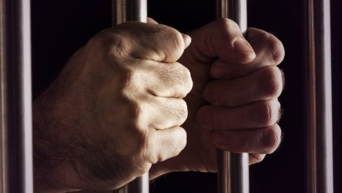 HITNO PREVEZEN U BOLNICU: Lari Nasar izboden nožem u zatvoru