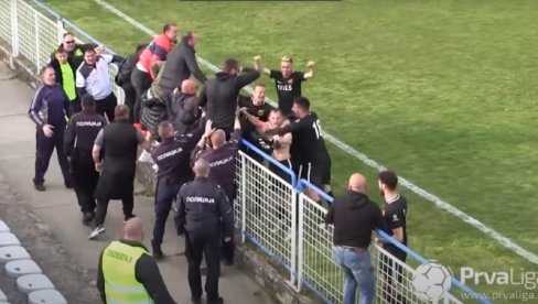 RECKO SA TRIBINA VODIO DINAMO: Bilo i publike, policija morala da interveniše (VIDEO)