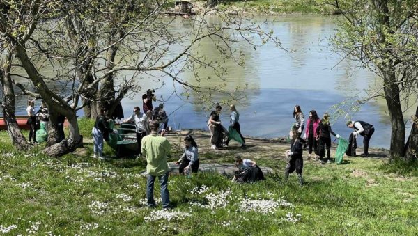 НЕЋЕМО ДА ПЕЦАМО СМЕЋЕ: Велика еколошка акција у Трстенику, очишћена цела обала Западне Мораве