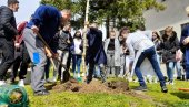 NA DAN PLANETE ZEMLJE: Albanci i Srbi iz bujanovačkih škola posadili breze