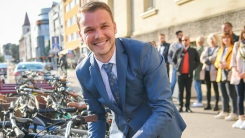 STANIVUKOVIĆ PONOVO ŠOKIRAO: Pogledajte kako su zaposleni u Gradskoj upravi Banja Luke jutros došli na posao (FOTO)