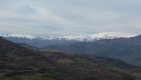 ДОЛЕ ПРОЛЕЋЕ - ГОРЕ ЗИМА: Највиши српски врх под дебелим слојем снега