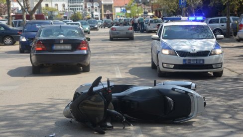 SAOBRAĆAJKA U NEGOTINU: Motociklista naleteo na seata, hitno prevezen u Zzdravstveni centar (FOTO SA MESTA NESREĆE) SAOBRAĆAJKA U NEGOTINU: Motociklista naleteo na seata, hitno prevezen u Zzdravstveni centar (FOTO SA MESTA NESREĆE)