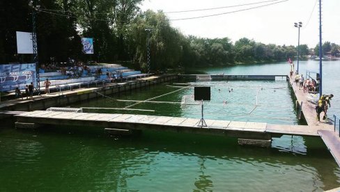 VK „JEZERO“ SPREMNO DOČEKUJE LETNJU SEZONU: U toku rekonstrukcija plivališta i tribina na Glavnom jezeru u Beloj Crkvi