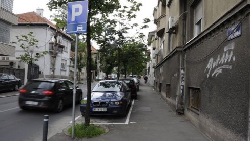 PARKING  BESPLATAN  PET DANA: Na Veliki petak skraćeno radno vreme, u ponedeljak i utorak uobičajeno