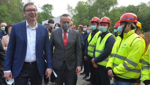 POČELA IZGRADNJA FRUŠKOGORSKOG KORIDORA: Predsednik poručio - Srbija mora još snažnije da ide napred (FOTO/VIDEO)