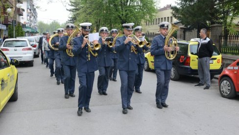 „BUDILICA“ OPET ZASVIRALA: Tradicionalna prvomajska,  vatrogasno-muzička manifestacija u Kraljevu (FOTO)