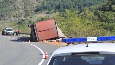 ЈЕДНА ОСОБА ПОГИНУЛА У УДЕСУ: У Јужнобачком округу за викенд 29 саобраћајних несрећа