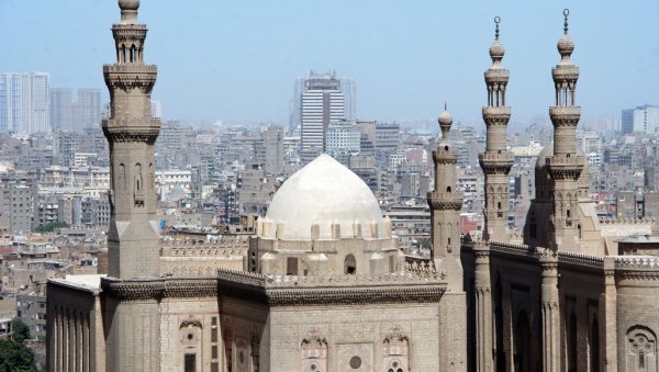 ПРОДАВНИЦЕ И ТРЖНИ ЦЕНТРИ РАДЕ НОРМАЛНО: Египат од 1. јуна укида ограничења