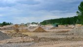PRAŠINA NAD  GNEZDIMA  BELOREPANA: Na području Bare Reva u naselju Krnjača, počela izgradnja postrojenja za preradu građevinskog otpada