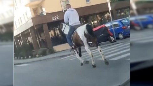 OVO SE U BEOGRADU NE VIĐA SVAKI DAN: Zajahao konja, pa krenuo ulicom među automobile (VIDEO)