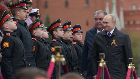 RUSIJA U SUZAMA ZBOG PUTINA: Gest predsednika na paradi u Moskvi mnogima zapao za oko (VIDEO)