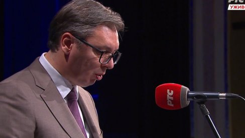 VUČIĆEVA SNAŽNA PORUKA NA DAN POBEDE: Hrvati cvećem dočekivali Hitlera, sad od Srba hoće da prave dželate