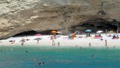 SPAKOVANI KOFERI ZA GRČKU: Već od ovog vikenda naši turisti moći će da uživaju na plažama omiljene destinacije