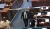 DRAMATIČAN SNIMAK IZ IZRAELA: Nakon što su ispaljene rakete evakuisan parlament! (VIDEO)