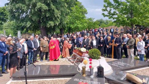 POTRESAN GOVOR SULTANOVIĆA O BRACI PETKOVIĆU: Nadam se da mu je obezbeđeno mesto u raju! (FOTO/VIDEO) POTRESAN GOVOR SULTANOVIĆA O BRACI PETKOVIĆU: Nadam se da mu je obezbeđeno mesto u raju! (FOTO/VIDEO)