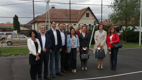 OD POKRAJINE SREĐEN TEREN, OD OPORTUNITETA HODNIK: OŠ 10.oktobar iz Subotice dobila sredstva za projekte