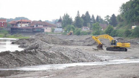 ЧИШЋЕЊЕ КОРИТА ЗАПАДНЕ МОРАВЕ: Сава материјал који буде извађен биће искоришћен за изградњу ауто-пута