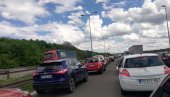 KOLAPS NA AUTO-PUTU MILOŠ VELIKI! Kilometarska kolona: Izvlače ga iz kanala