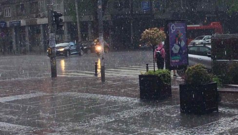 NEPOGODE IDU KA SEVERU ZEMLJE: RHMZ izdao upozorenje i za Beograd! (FOTO)