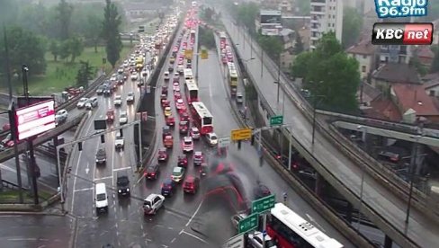 KOLAPS U BEOGRADU: Zbog nevremena nastao metež u saobraćaju - ovde su najveće gužve (FOTO)