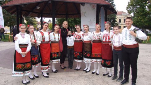 DEVOJAČKOM HORU I GRIVNI ZLATO U REPUBLICI SRPSKOJ: Održane 20. Majske muzičke svečanosti u Bijeljini DEVOJAČKOM HORU I GRIVNI ZLATO U REPUBLICI SRPSKOJ: Održane 20. Majske muzičke svečanosti u Bijeljini