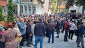 VUČIĆ U PRIBOJU: Više stotina građana očekuje dolazak predsednika (FOTO)