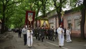 ЛИТИЈА ПРОШЛА ТРГОМ И НАЈЛЕПШОМ УЛИЦОМ: Кикинда прославила Славу града