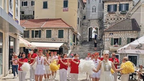 KONCERTI, DEFILEI, IZLOŽBE: Počelo obeležavanje dva jubileja, 135 godina hercegnovske Gradske muzike i 50 mažoret ansambla