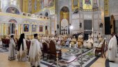 SABOR IZBORA I JEDINSTVA: Svetom Arhijerejskom liturgijom juče je u Svetosavskom Hramu počelo zasedanje najvišeg tela Srpske crkve