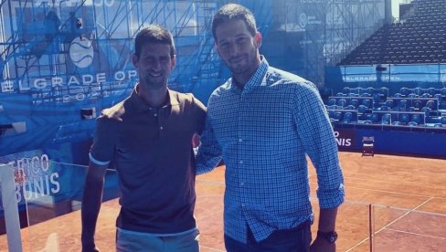 NOVAK JE APSOLUTNI ŠAMPION Ministar Udovičić posetio Đokovića (FOTO)