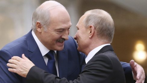 IMAĆEMO ISTI Putin dobio nesvakidašnji poklon od Lukašenka (FOTO)
