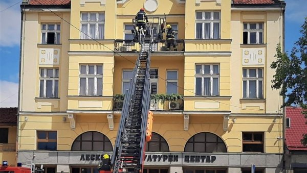 ПОКАЗНА ВЕЖБА ГАШЕЊА ПОЖАРА: Лесковачки ватрогасци показали високу обученост и спремност