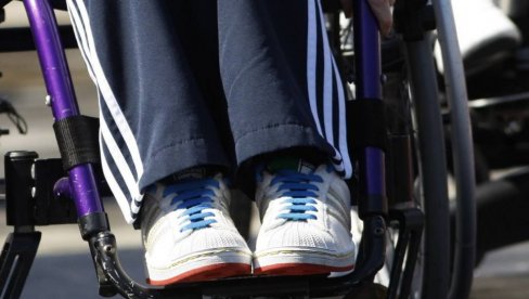 DOSAD NEZABELEŽENO! Invalidu u kolicima doživotno zabranjeno posećivanje svih fudbalskih utakmica!
