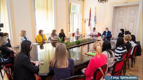 REALIZACIJA INKLUZIVNOG PREDŠKOLSKOG PROJEKTA S OSMEHOM U VRTIĆ: Delegacija Opštine Odžaci posetila Zrenjanin (FOTO)