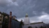 SNAŽNO NEVREME POGODILO REGION: Vetar čupao drveće u Zagrebu, u Sarajevu padao grad (FOTO/VIDEO)