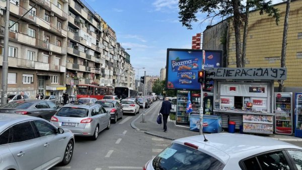 ПОТПУНИ КОЛАПС У ВОЈВОДЕ СТЕПЕ: У Београду и овог јутра велике гужве! (ФОТО)