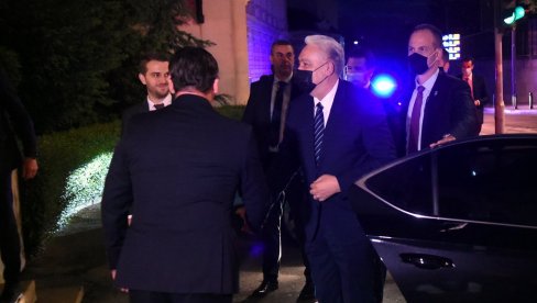 KRIVOKAPIĆ POGAZIO REČ U PATRIJARŠIJI: Snažni odjeci posle odbijanja premijera Crne Gore da potpiše dogovoreni Temeljni ugovor sa SPC KRIVOKAPIĆ POGAZIO REČ U PATRIJARŠIJI: Snažni odjeci posle odbijanja premijera Crne Gore da potpiše dogovoreni Temeljni ugovor sa SPC