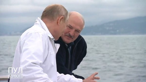МИ НИСМО ДЕЧАЦИ: Лукашенко разговарао са Путином о ситуацији у Црном мору