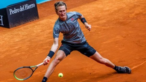 KAKAV ŠOK NA VIMBLDONU! Predviđali mu finale, izbacio ga 528. igrač sveta KAKAV ŠOK NA VIMBLDONU! Predviđali mu finale, izbacio ga 528. igrač sveta